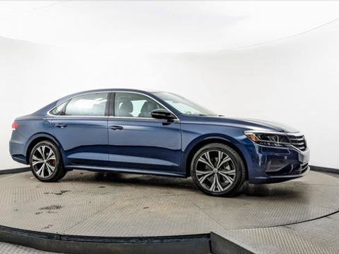 Used 2022 Volkswagen Passat 2.0T SE image 11