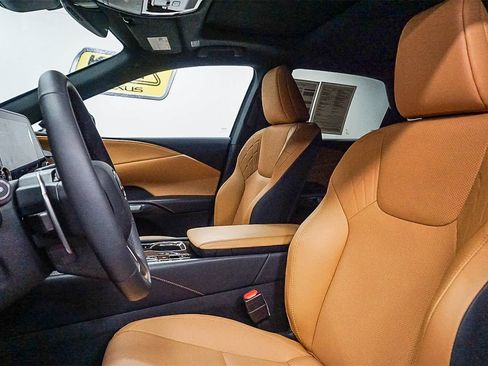 Used 2025 Lexus RX 350 FWD w/ Technology Package image 18