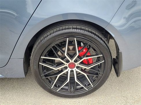 Used 2025 Toyota Corolla LE image 5