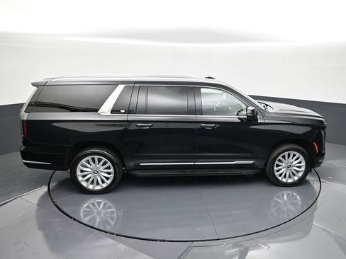 Certified 2025 Cadillac Escalade ESV Luxury RWD image 16