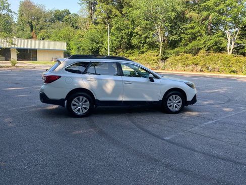 Used 2019 Subaru Outback 2.5i Premium AWD/4WD image 4