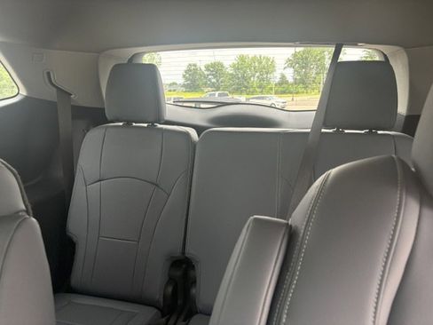 Used 2021 Buick Enclave Essence FWD image 7