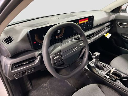 New 2025 Kia K4 LXS image 9