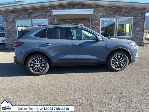 New 2024 Ford Escape SE w/ PHEV Premium Package image 31