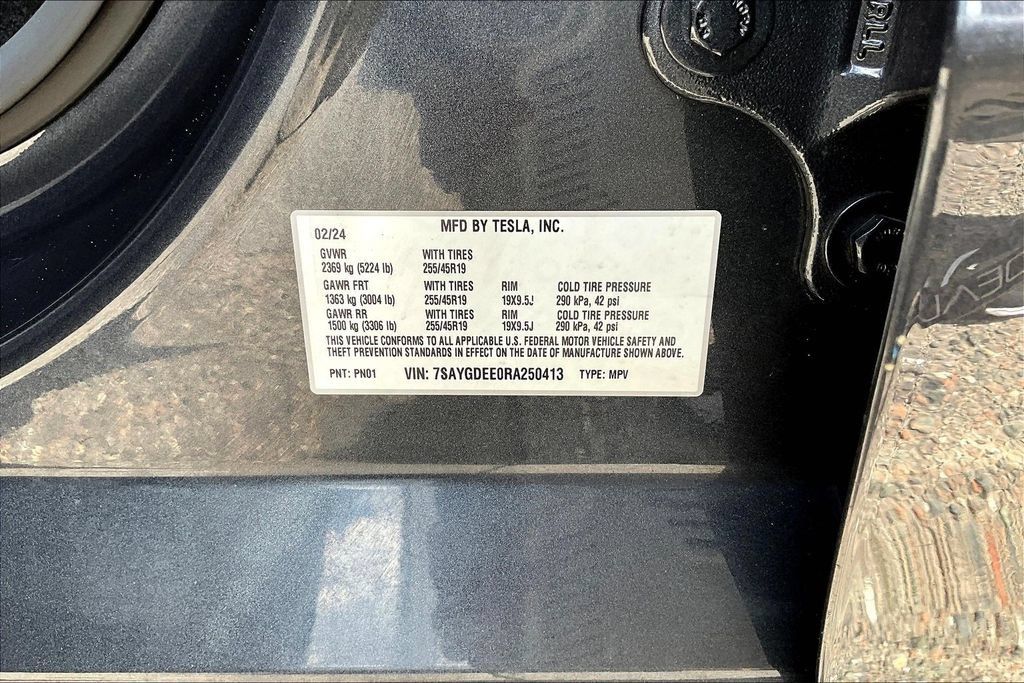 Used 2024 Tesla Model Y Long Range AWD/4WD image 19