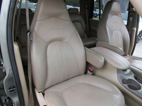 Used 1999 Ford Expedition XLT image 17