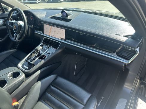 Used 2018 Porsche Panamera 4 image 21
