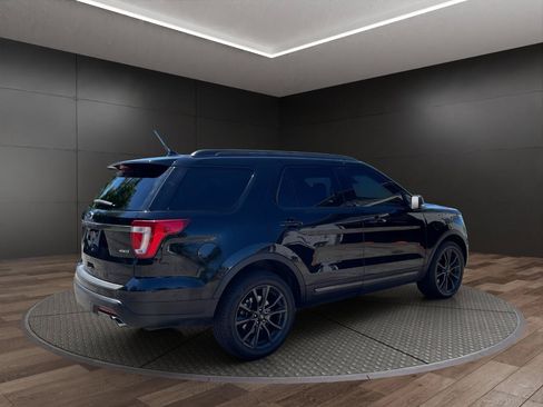 Used 2018 Ford Explorer XLT w/ XLT Appearance Package AWD/4WD image 8