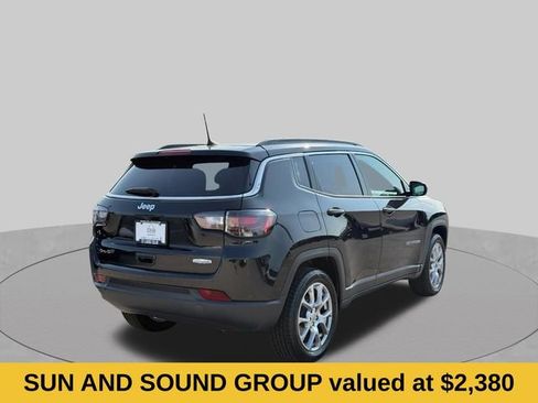 Used 2022 Jeep Compass Latitude w/ Sun and Sound Group AWD/4WD image 4