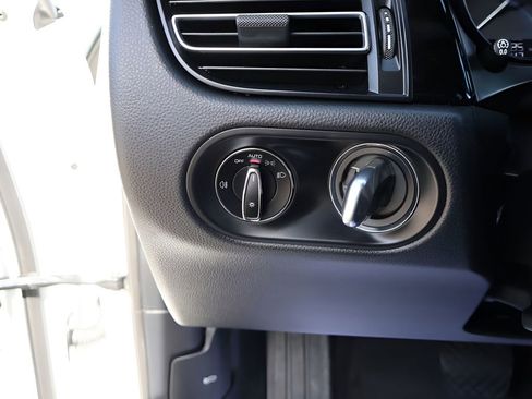 Certified 2025 Porsche Macan image 32