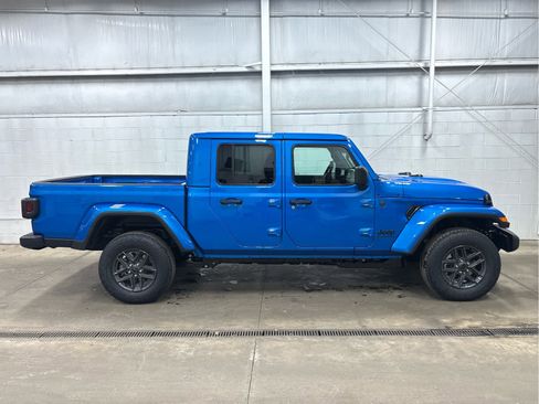 New 2026 Jeep Gladiator Sport image 30