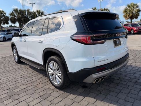 Used 2025 GMC Acadia Elevation w/ Elevation Premium Package FWD image 11