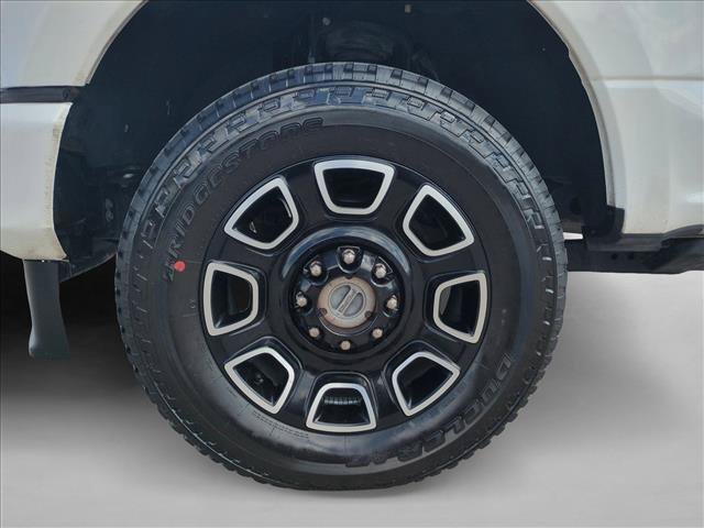 Used 2022 Ford F350 Platinum w/ FX4 Off-Road Package AWD/4WD image 24