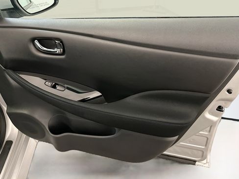 Used 2018 Nissan Leaf SV image 33