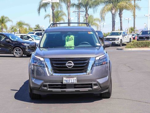 Used 2024 Nissan Pathfinder SV FWD image 2