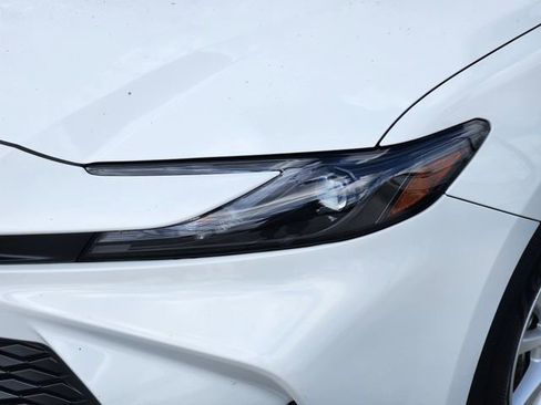 Used 2025 Toyota Camry LE image 9