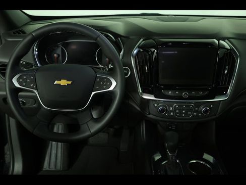 Used 2023 Chevrolet Traverse Premier image 19