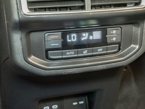 Used 2025 Volkswagen Atlas SE AWD/4WD image 25