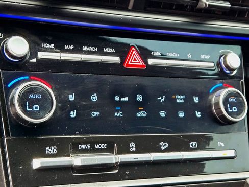 Used 2024 Hyundai Santa Fe Calligraphy FWD image 18