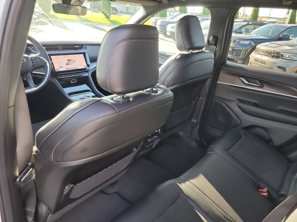 New 2027 Jeep Grand Cherokee Altitude AWD/4WD image 13