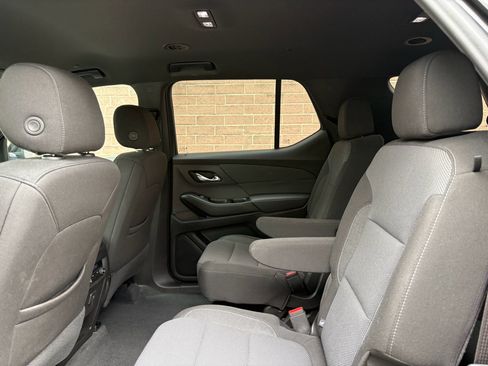 Used 2023 Chevrolet Traverse LT image 16