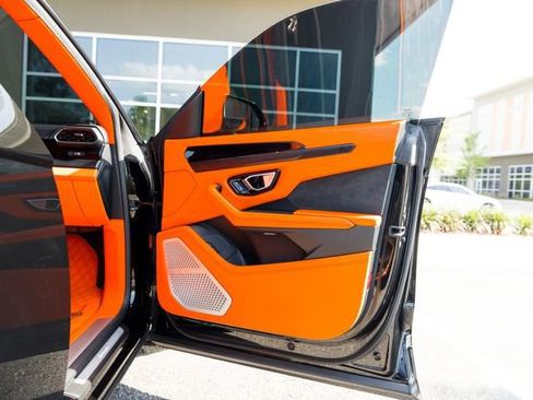 Used 2022 Lamborghini Urus AWD/4WD image 23