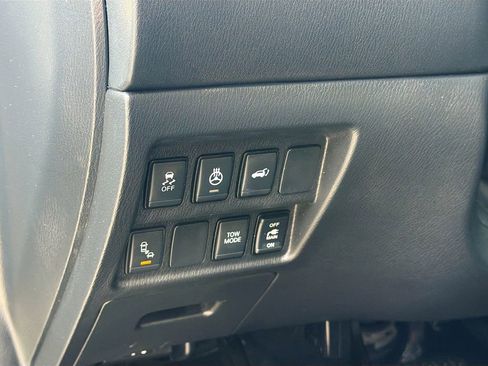 Used 2020 Nissan Pathfinder Platinum image 10