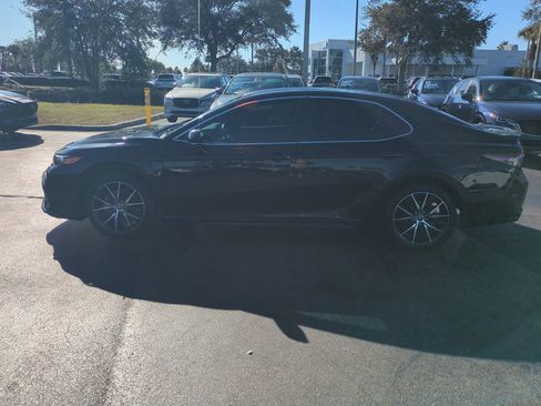 Used 2024 Toyota Camry SE image 7