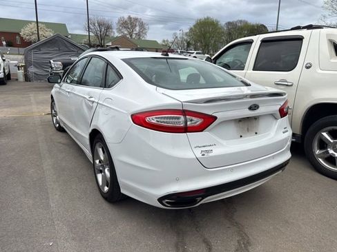 Used 2015 Ford Fusion SE image 4
