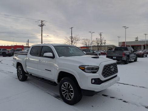 Used 2023 Toyota Tacoma TRD Sport image 10
