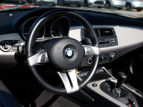 Used 2005 BMW Z4 2.5i image 22