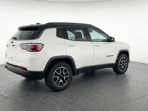Used 2025 Jeep Compass Trailhawk AWD/4WD image 9