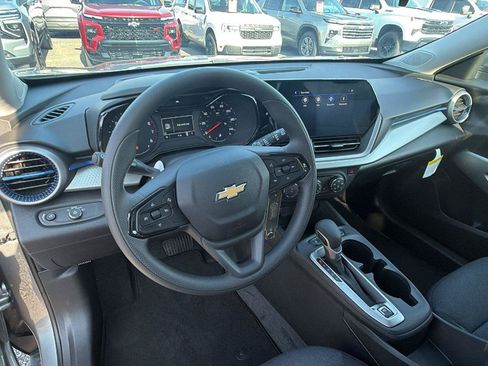 New 2026 Chevrolet Trax LS w/ LS Convenience Package FWD image 18