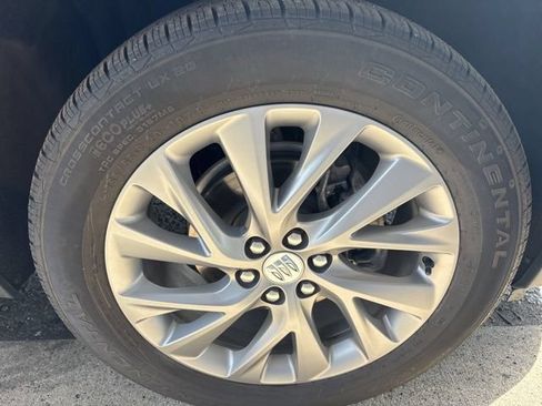 Used 2025 Buick Enclave Preferred AWD/4WD image 29