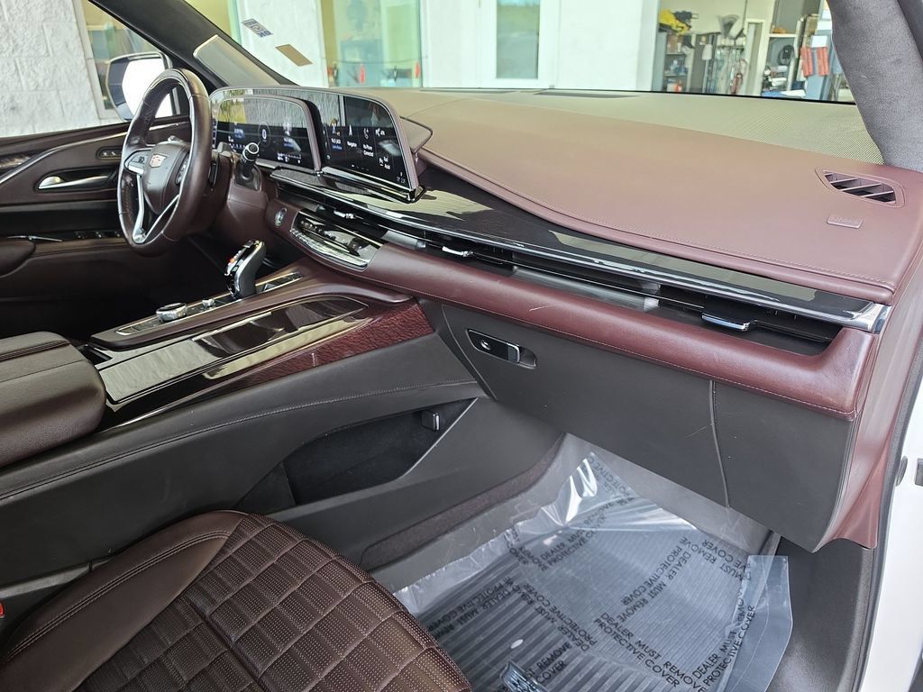 Certified 2024 Cadillac Escalade Sport Platinum w/ Heavy-Duty Trailer Package AWD/4WD image 37