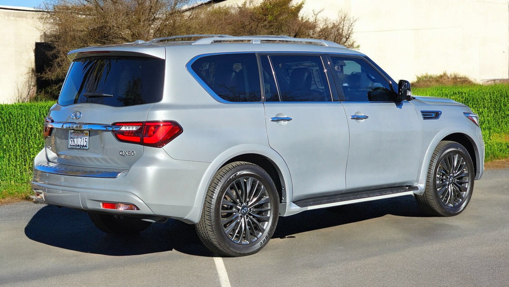 Used 2022 INFINITI QX80 Sensory w/ All-Season Package AWD/4WD image 2