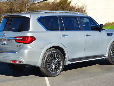Used 2022 INFINITI QX80 Sensory w/ All-Season Package image 2