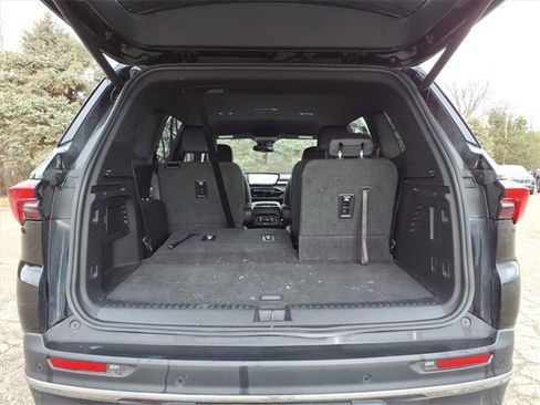 Used 2025 Buick Enclave Preferred image 8