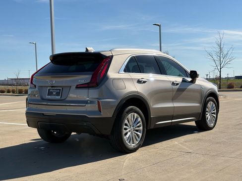 Certified 2024 Cadillac XT4 Luxury w/ Cold Weather Package image 7