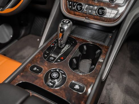 Used 2022 Bentley Bentayga V8 image 43