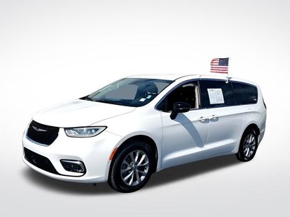 Used 2024 Chrysler Pacifica Touring-L