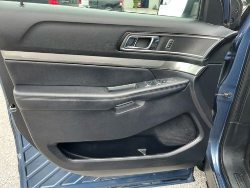 Used 2018 Ford Explorer XLT w/ Equipment Group 201A AWD/4WD image 11