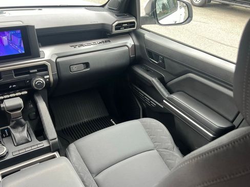 Certified 2025 Toyota Tacoma SR5 AWD/4WD image 20