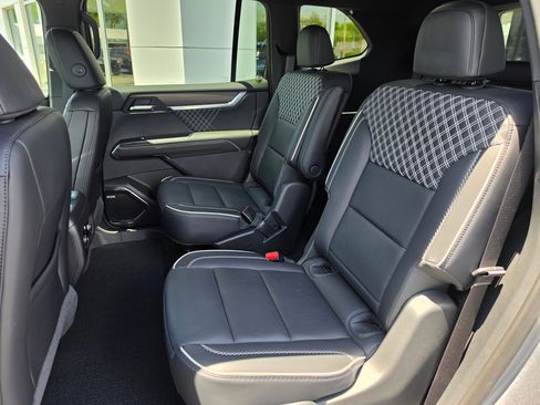 Used 2025 GMC Acadia Denali FWD image 11