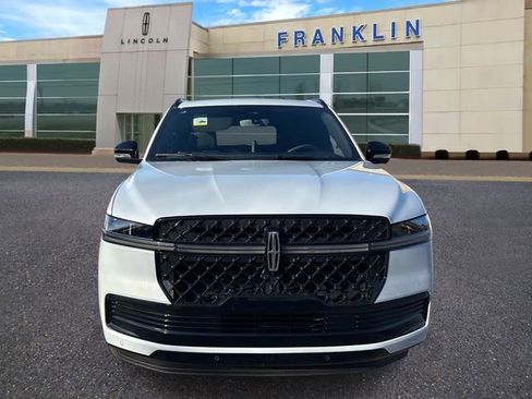 New 2026 Lincoln Navigator Reserve w/ Jet Appearance Package AWD/4WD image 2