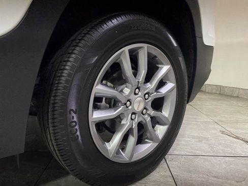 Used 2024 GMC Terrain SLT image 38