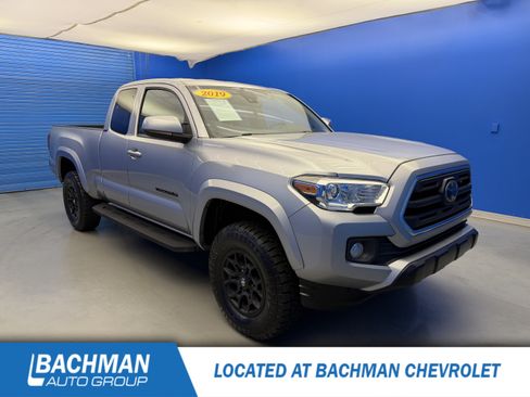 Used 2019 Toyota Tacoma SR5 AWD/4WD image 1