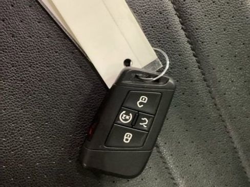 Certified 2022 Volkswagen Tiguan SE image 25