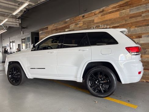 Used 2018 Jeep Grand Cherokee Altitude image 19