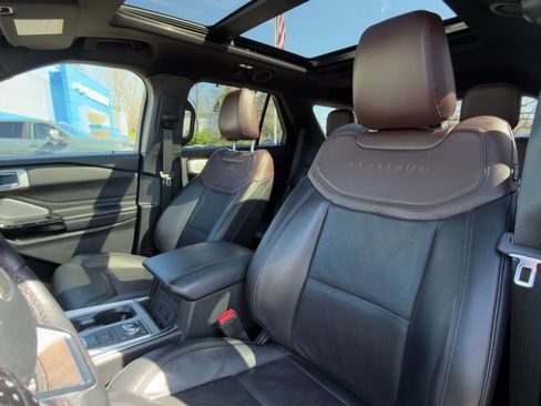 Used 2022 Ford Explorer Platinum w/ Equipment Group 601A image 8
